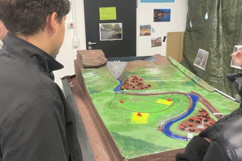 Naturkatastrophen hautnah erleben: Die Drei-Linden-Schule zu Besuch an der Universität Würzburg
